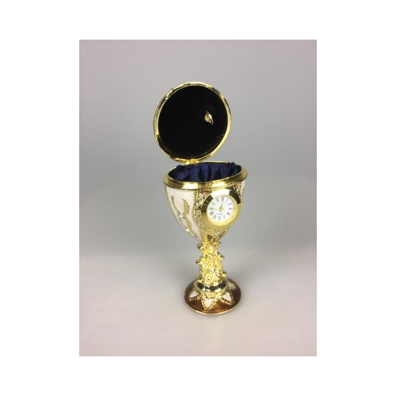 Oeuf décoratif couleur dorée dans le style Fabergé